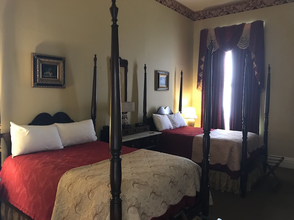 The Guest House Historic Mansion 36/73