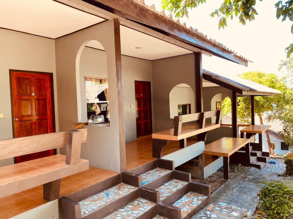 Phupha Bungalow 15/48