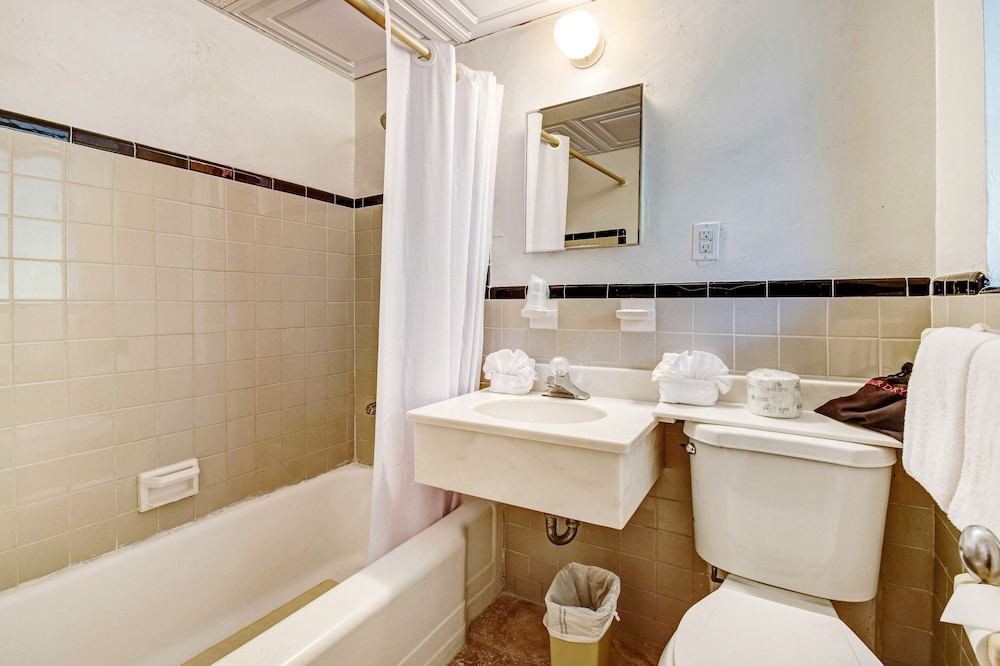 Rodeway Inn Suites 10/28