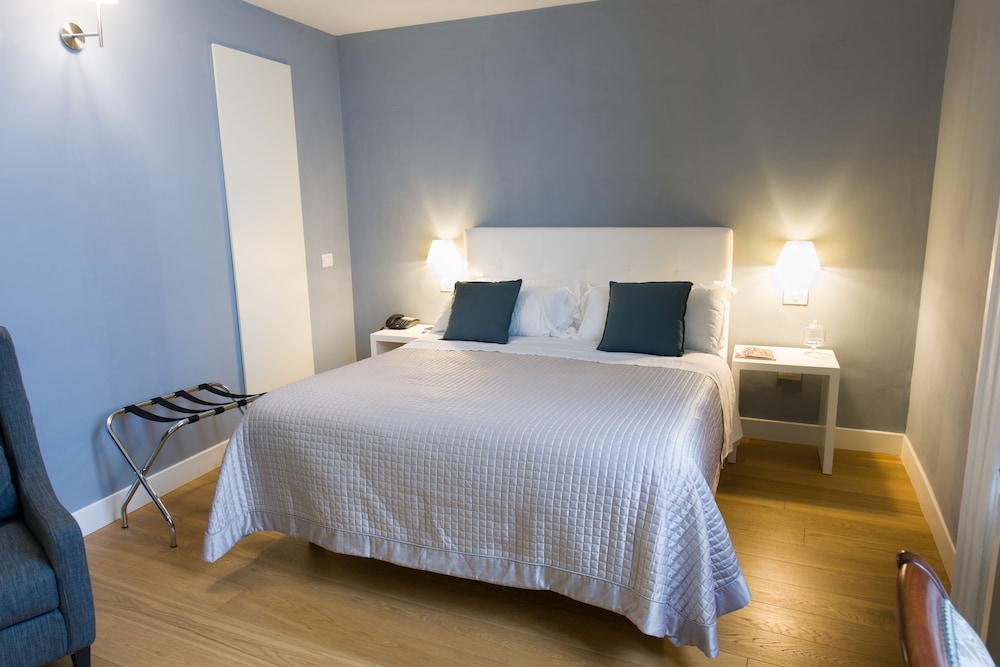 SANTA CHIARA BOUTIQUE HOTEL 19/73