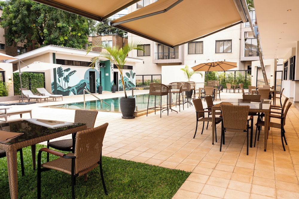 Bidwood Suite Hotel 40/50