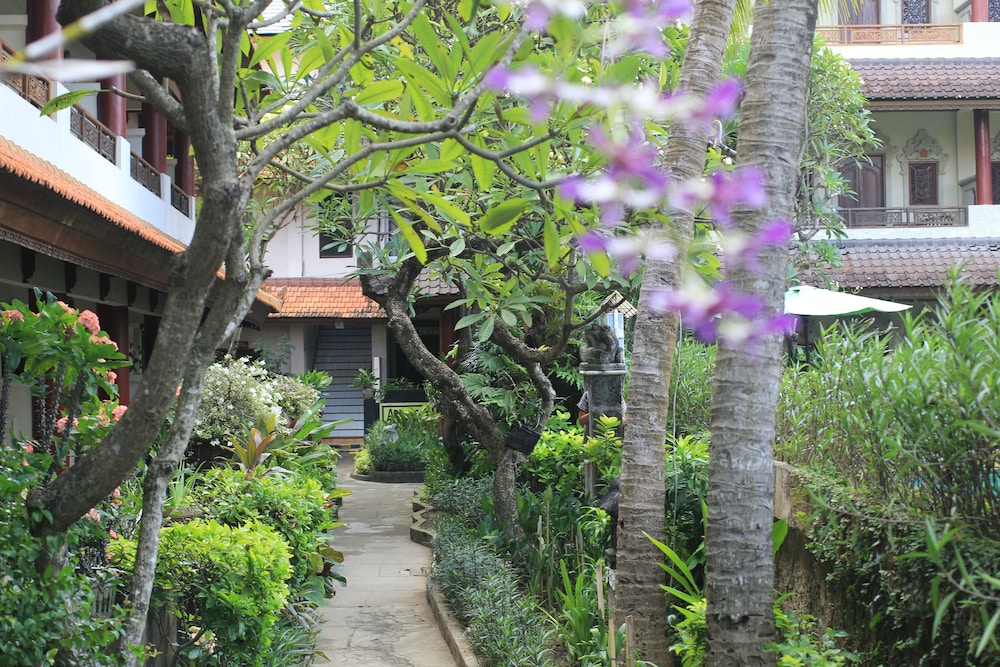 Bakung Sari Resort And Spa 40/41