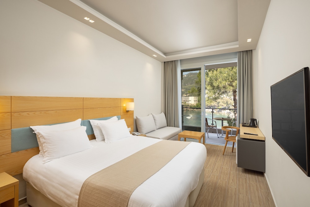 Room, Double or Twin Bed, Bay View