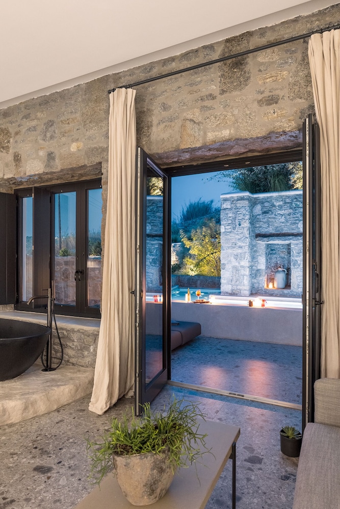 Aeonic Suites and Spa - Adults Only 23/50
