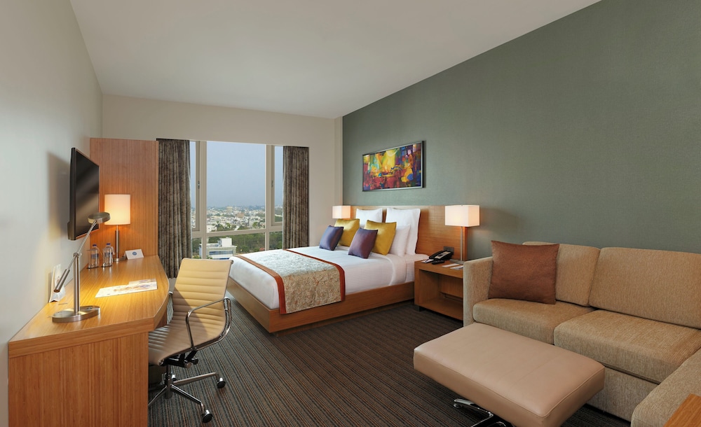غرفة سوبيريور بسريرين منفصلين مع أريكة، Novotel Lucknow Gomti Nagar 6/9