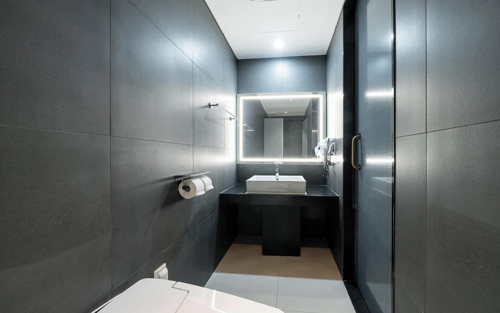 Adlige Hotel 48/54