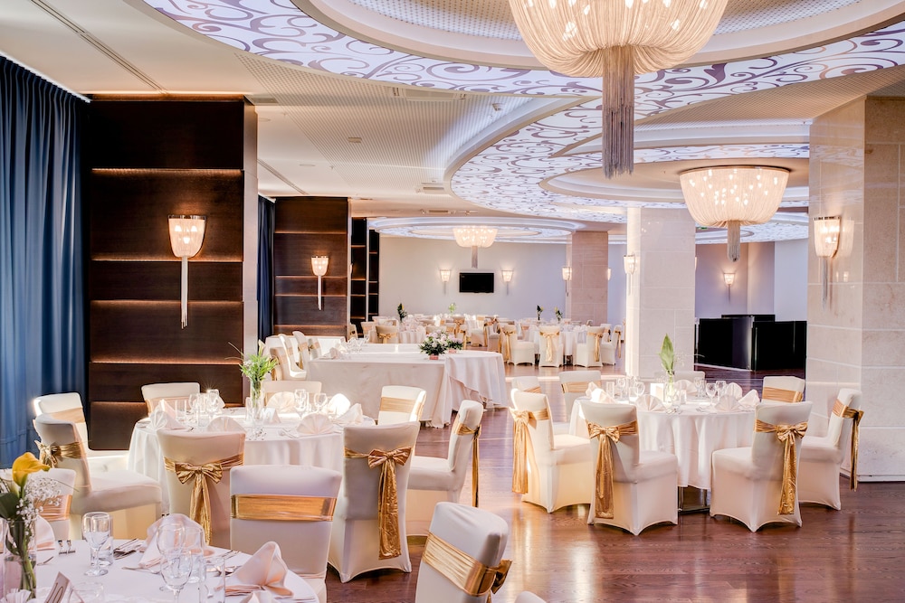 Malak Regency Hotel 56/72