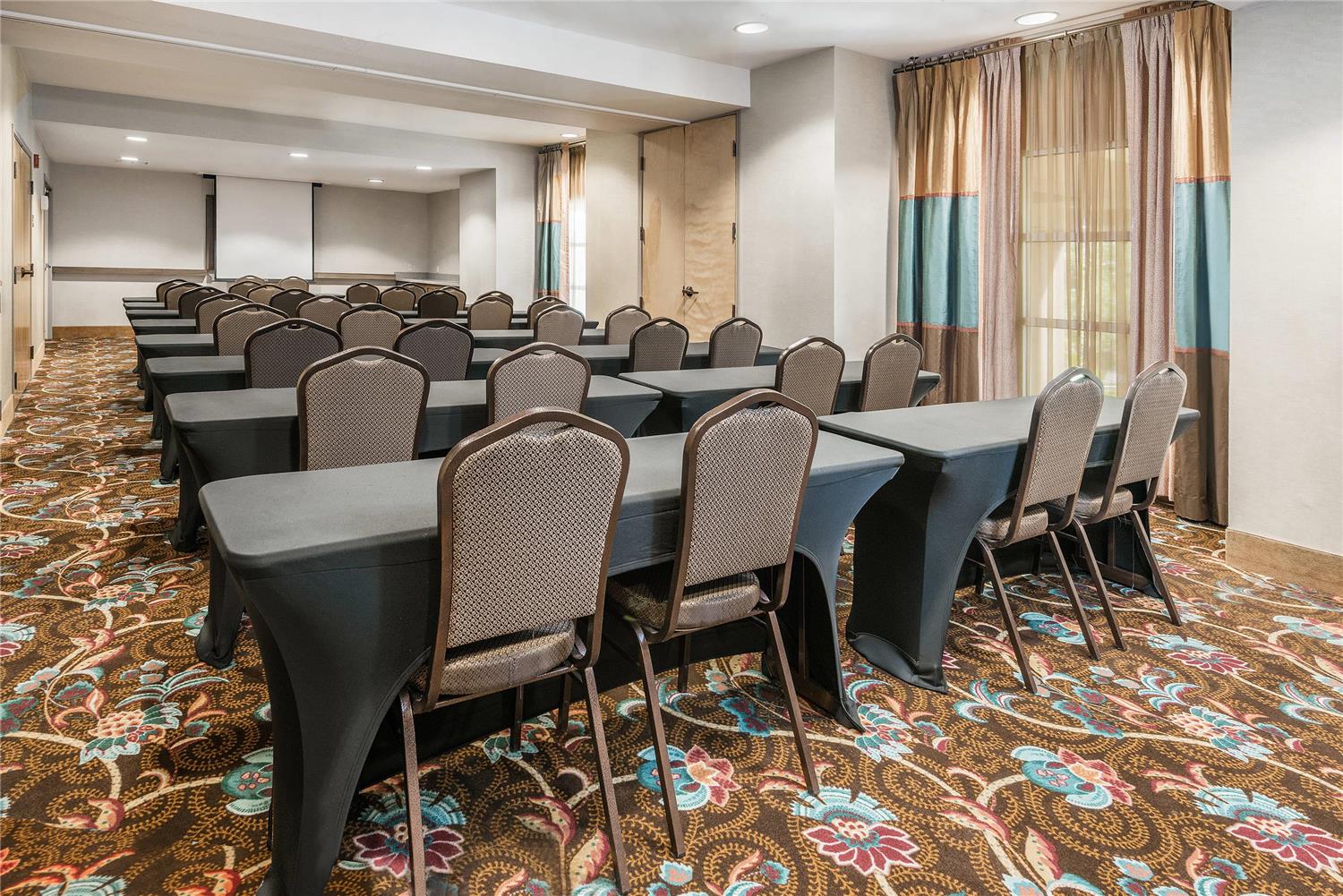 MainStay Suites Phoenix North 33/39