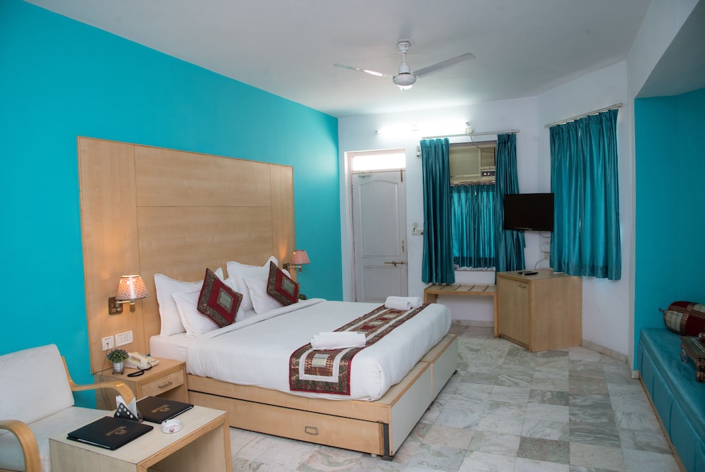 HOTEL GORBANDH 27/48
