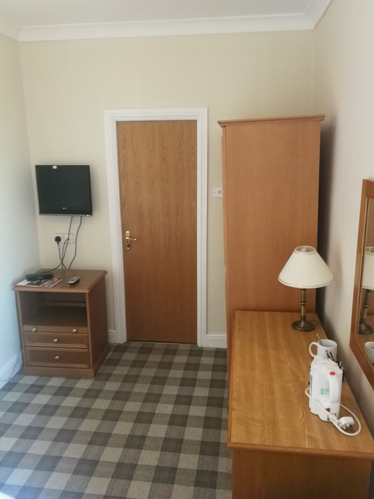 Windsor Hotel 18/30