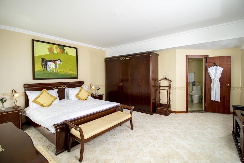 Kempinski Hotel Khan Palace 24/81