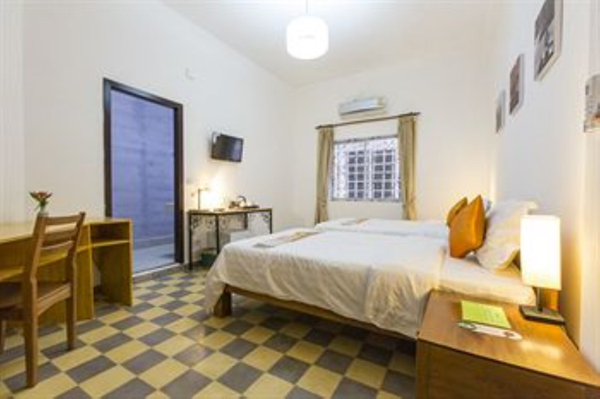 STANDARD, TWIN BEDS