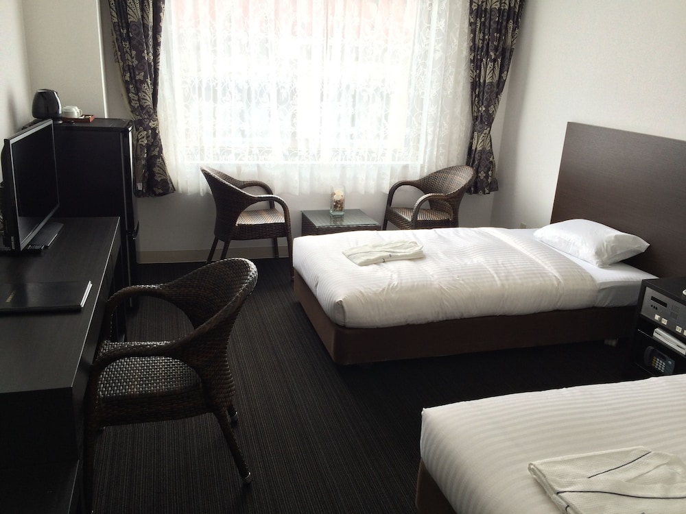 ROOM, TWIN BEDS, CITY VIEW