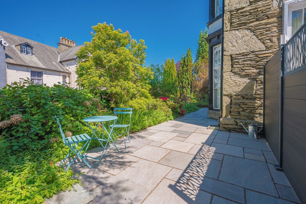 Latimer House 41/49