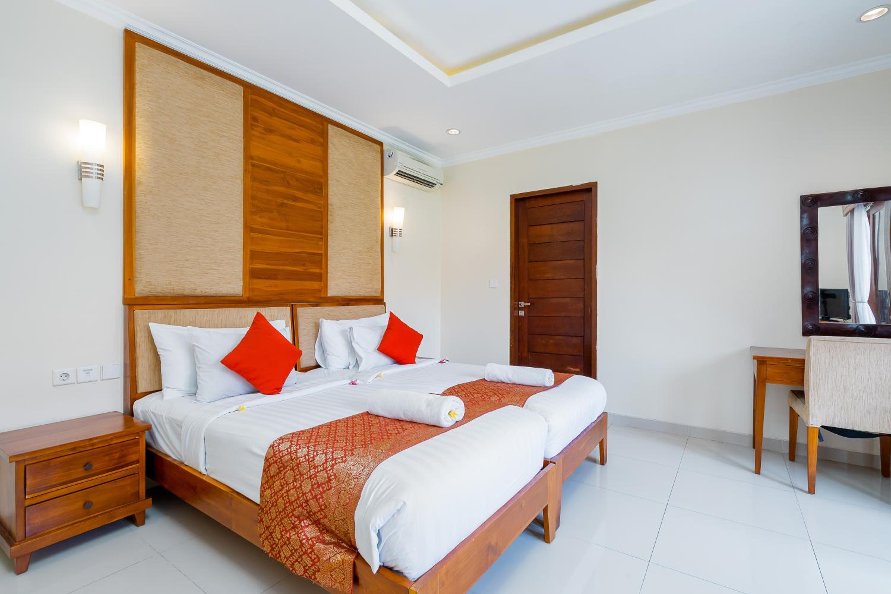 4 Bedrooms, Villa, Private Pool, De' Bharata Bali Villas Seminyak 4/10