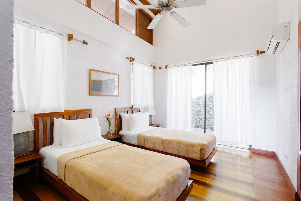 The Strand Boutique Resort 18/75