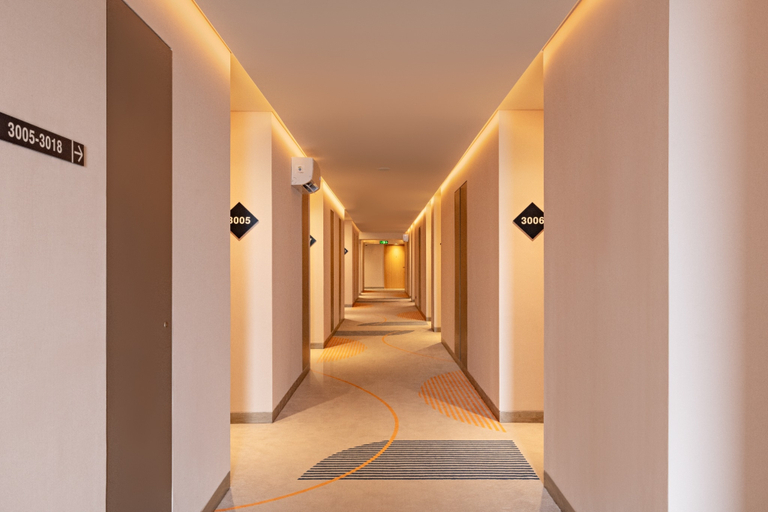 Model J Hotel BSD Carstensz 6/11