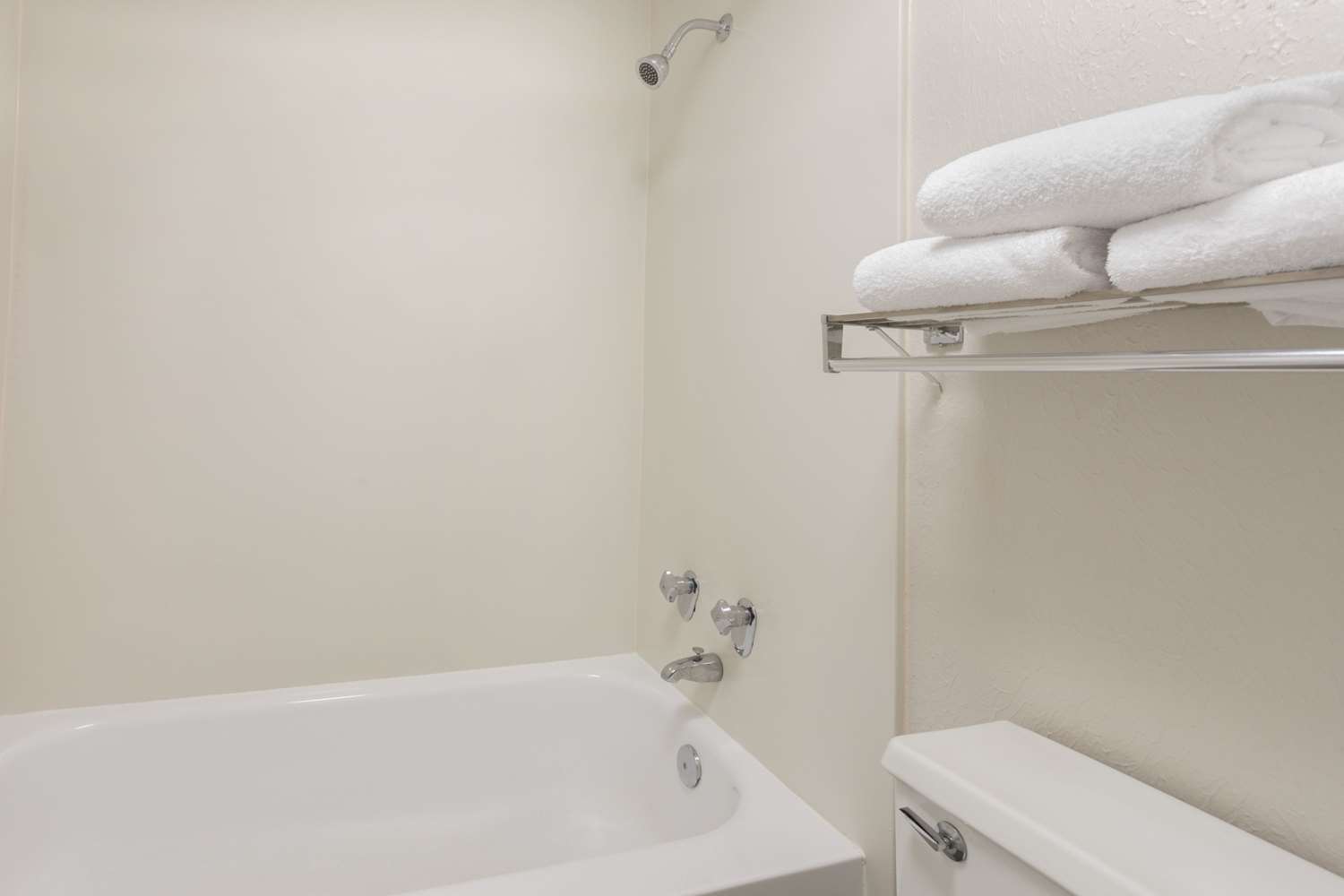 Baymont By Wyndham Greenville Woodruff Rd 31/31