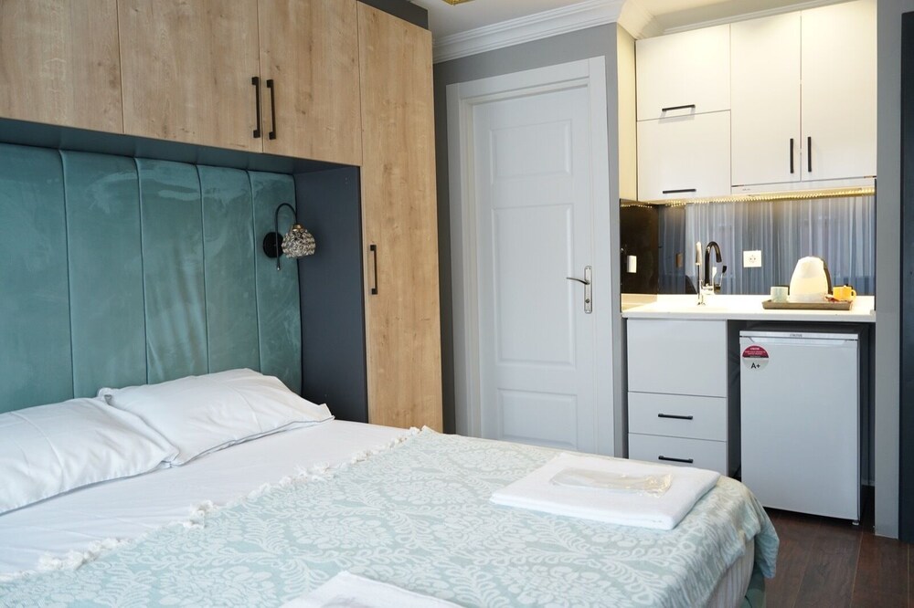 Middle Village Suite Hotel 8/39