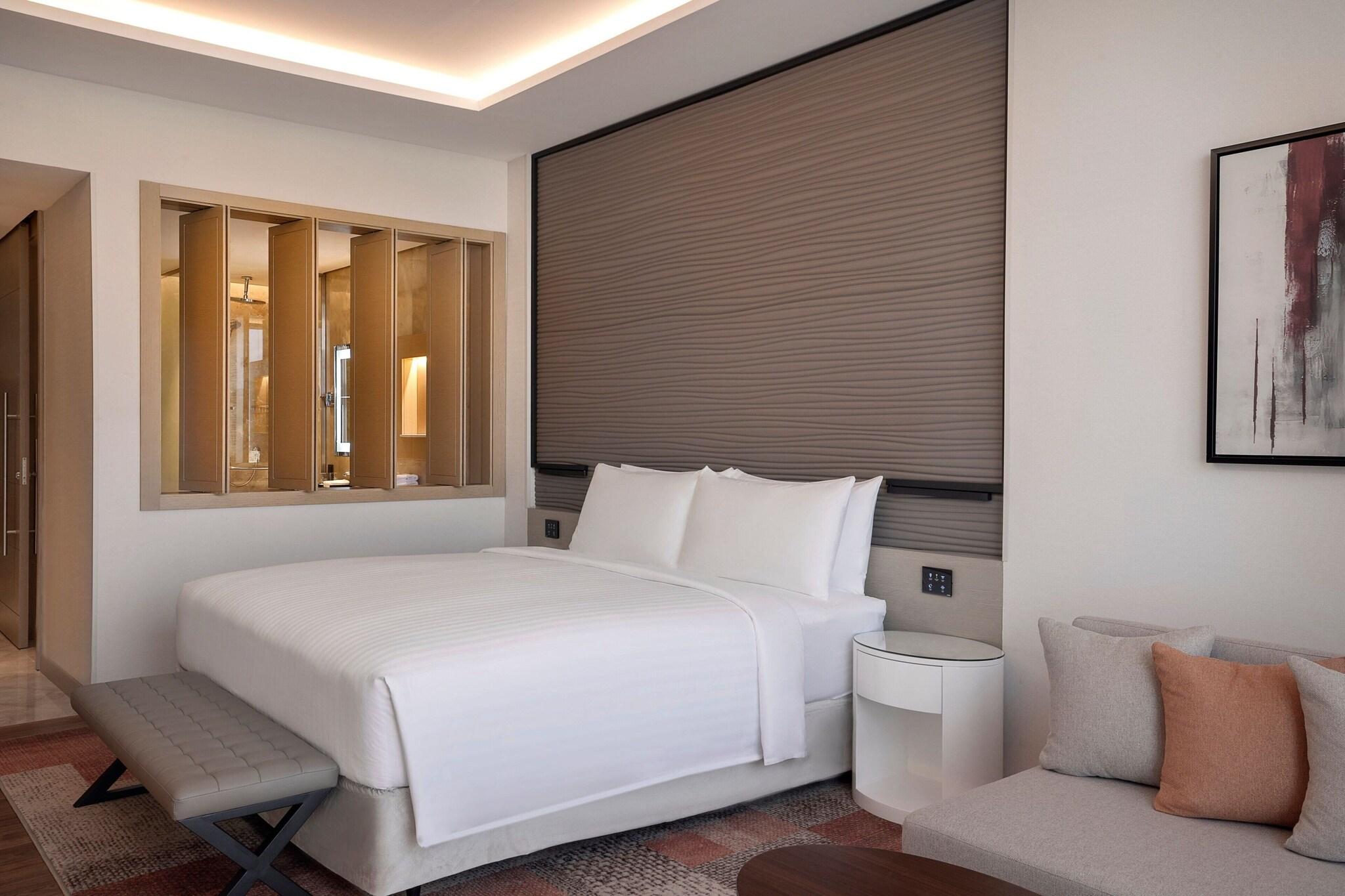 Premier, Double Bed, City View