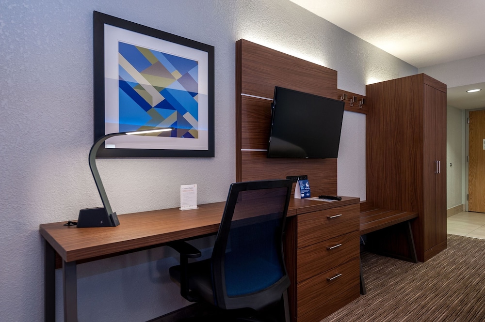 Holiday Inn Express Cape Coral-Fort Myers Area 48/53
