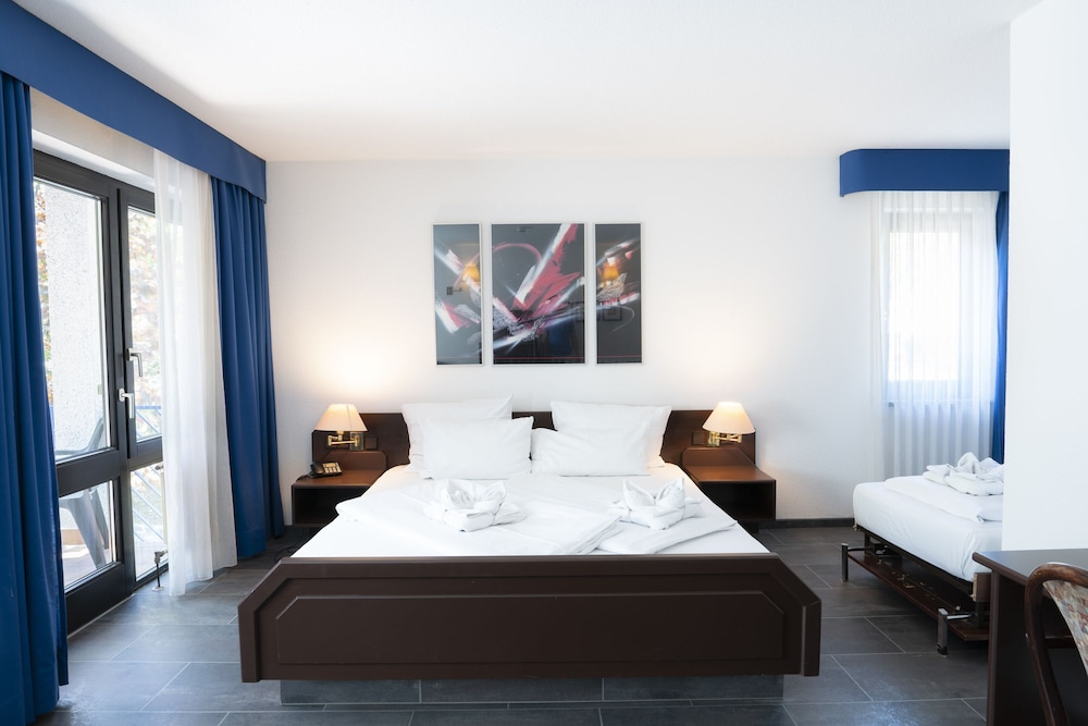 ROOM, TRIPLE