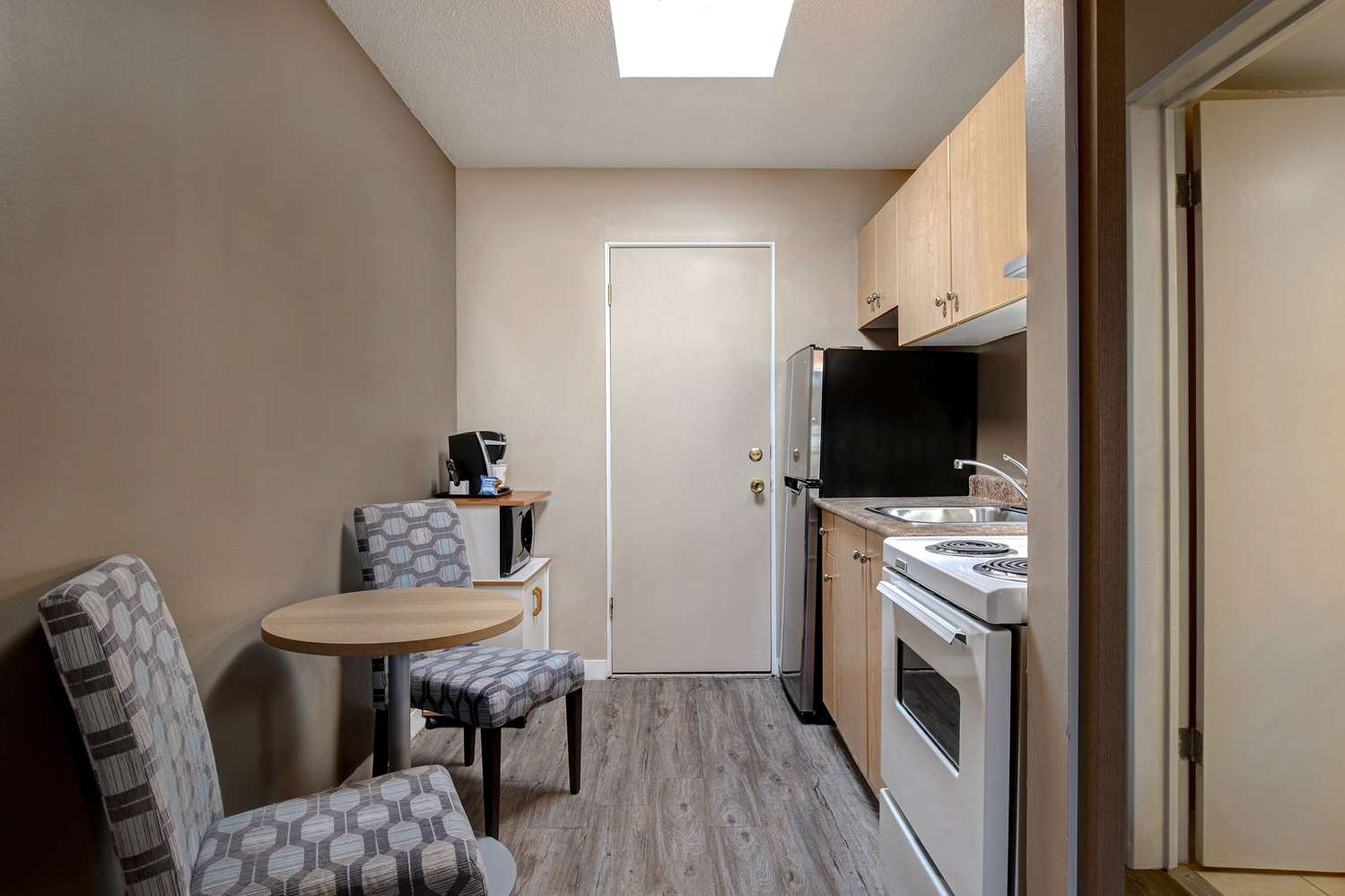 Days Inn By Wyndham Victoria Uptown 37/62