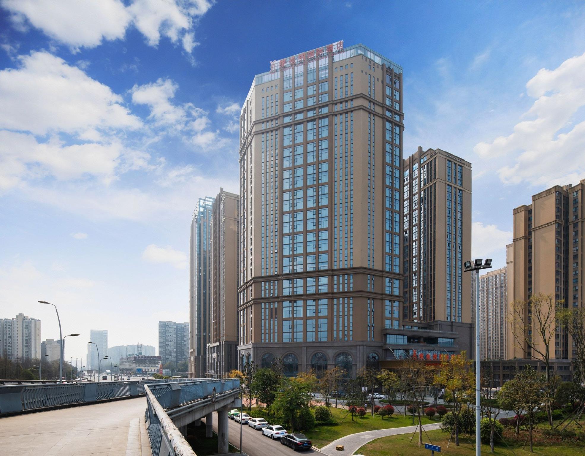 Vienna International Hotel (Chengdu Happy Valley, Dongzikou Metro Station) 3/16