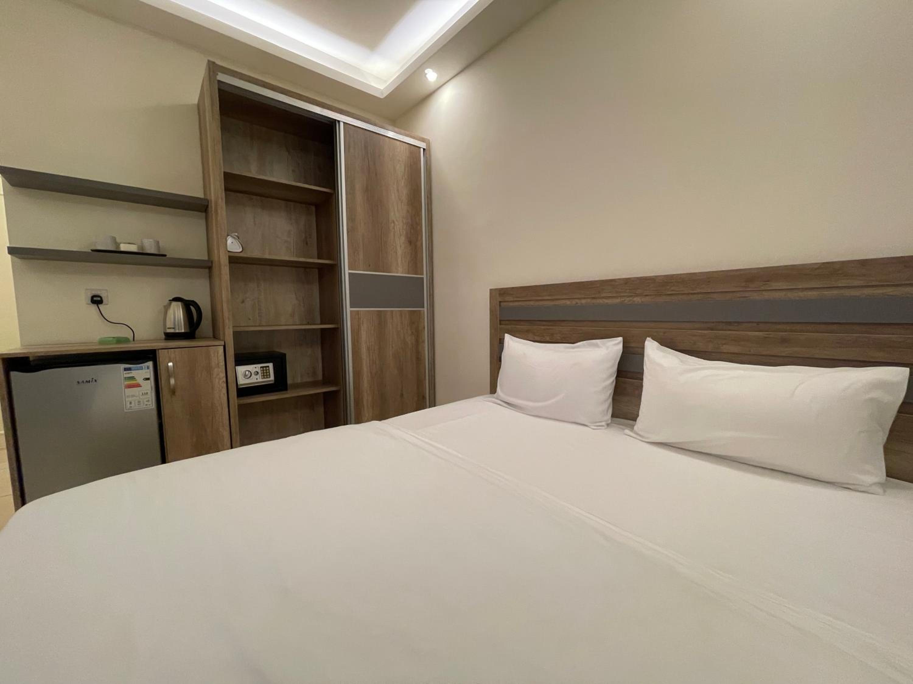 Room, Double or Twin Bed, Lateral Side Sea View