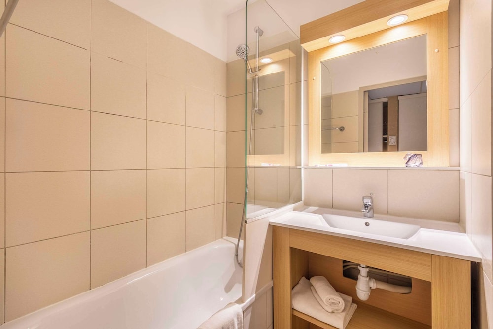1 Bedroom, Apartment, Single Bed, Sofa, Pool Access