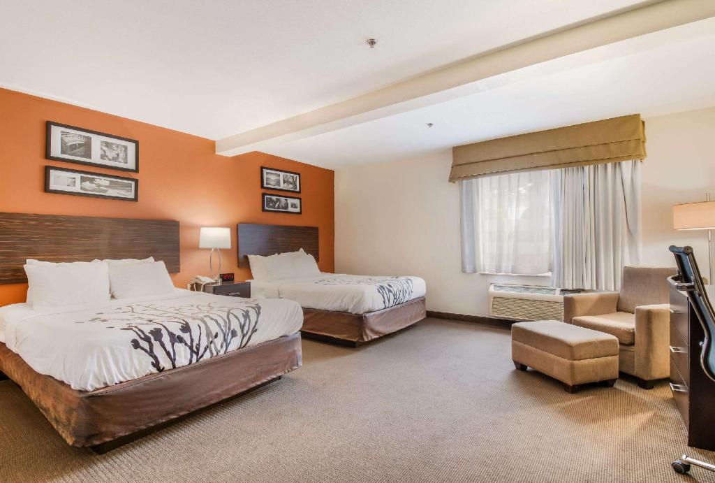 Room, Quadruple, 2 Queen Beds, Accessible