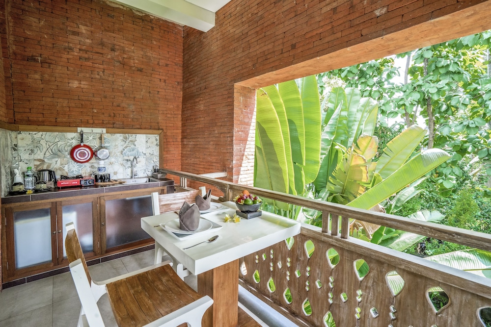 KajaNe Yangloni 25/50