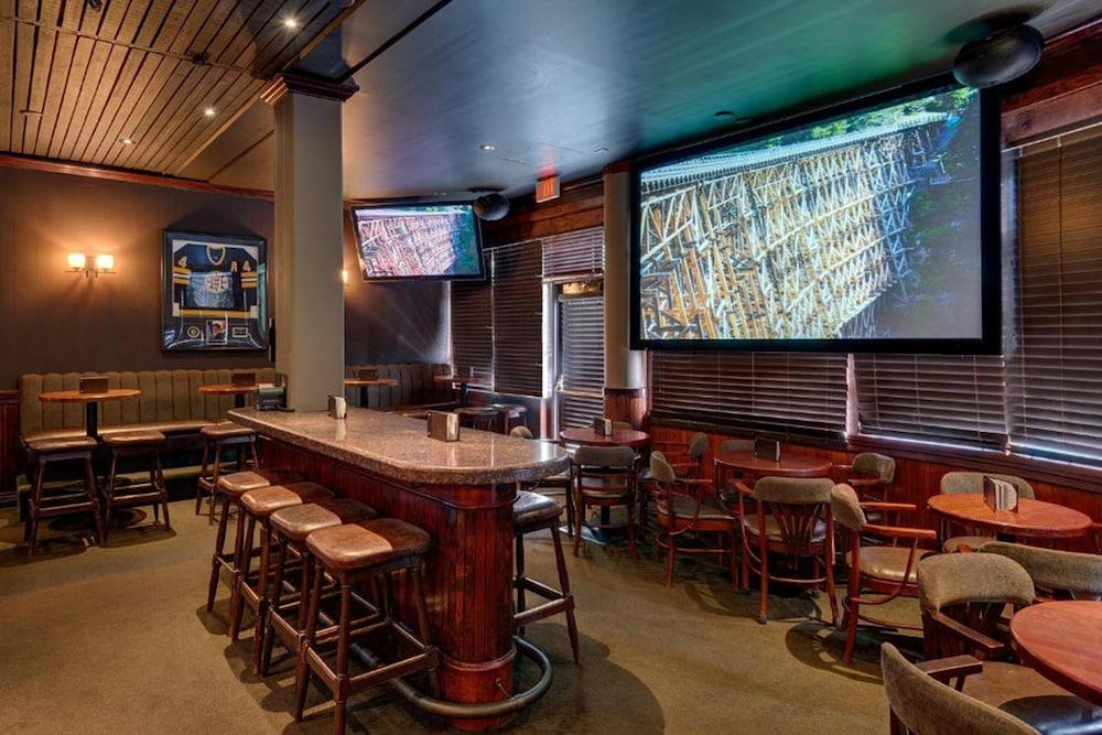 Whistler Village Inn Suites 56/73