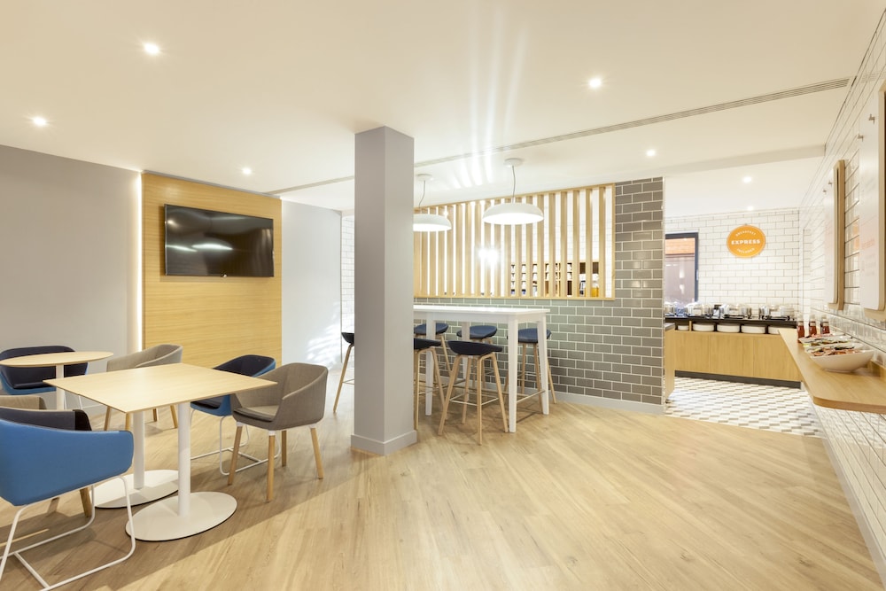 Holiday Inn Express St. Albans - M25, Jct.22 6/76