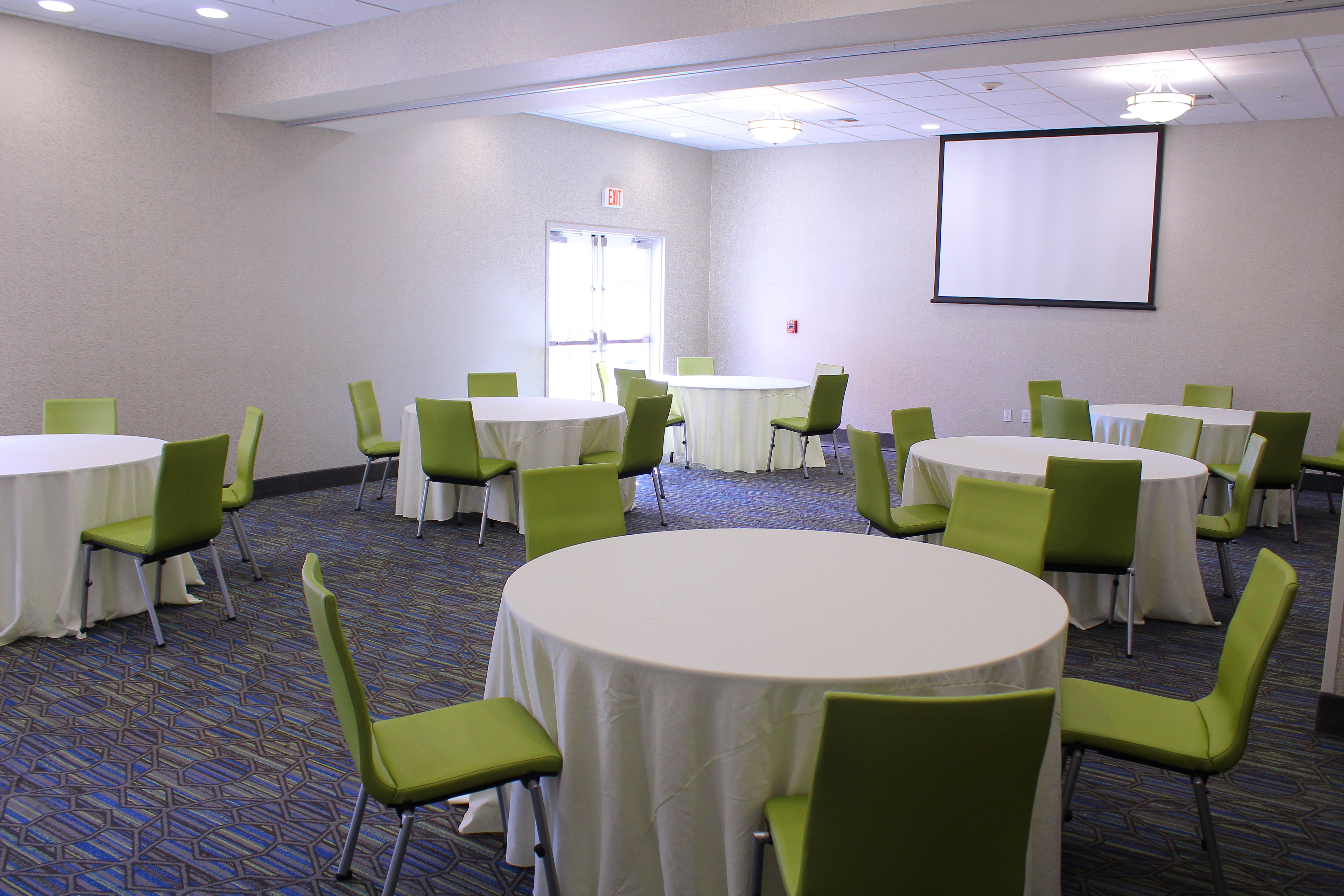 Holiday Inn Express Suites Napa Valley American Canyon 19/26