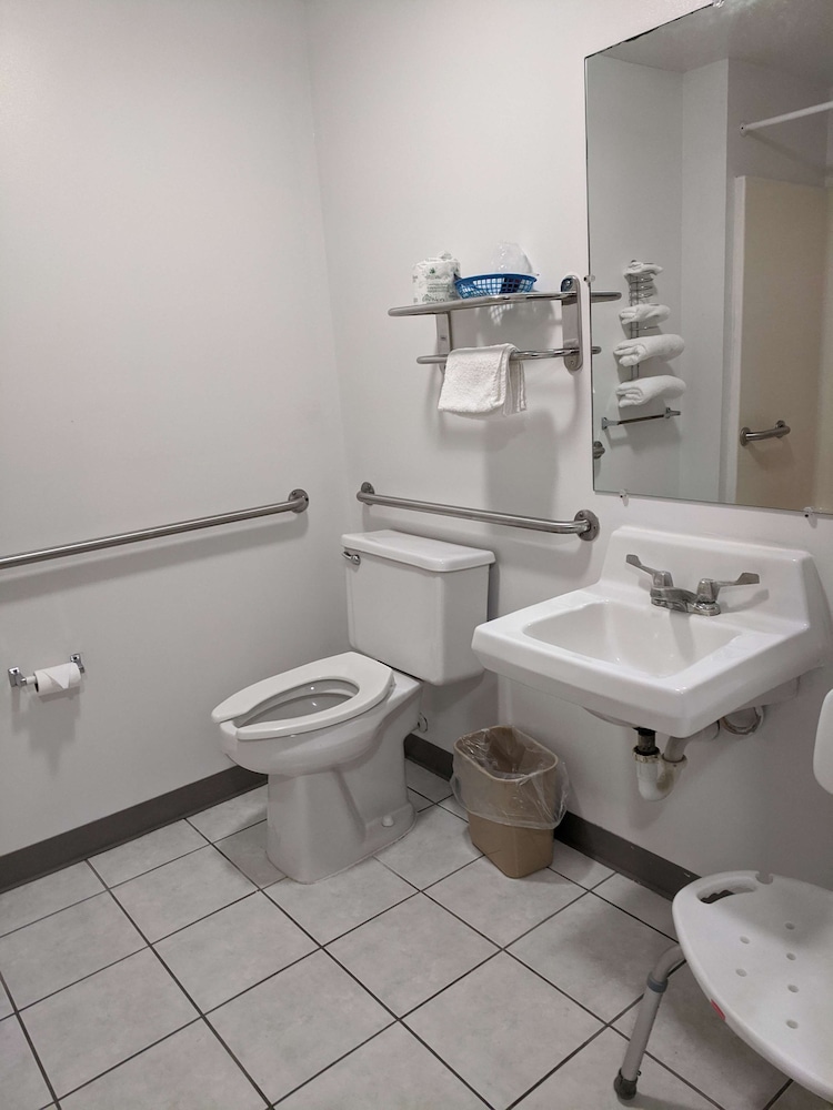 Americas Best Value Inn West Frankfort 17/30