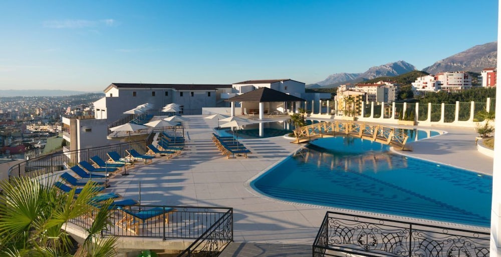 Chateau Linza Resort 53/56