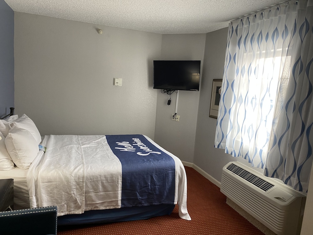 Days Inn & Suites by Wyndham Green Bay WI. 15/38