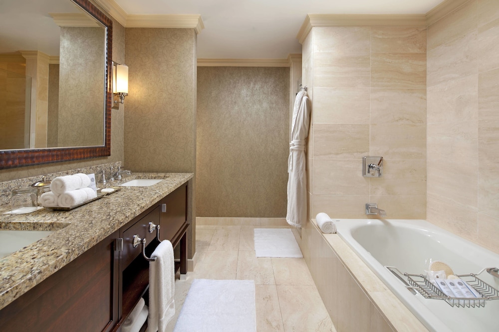 St Regis Hotel 12/33