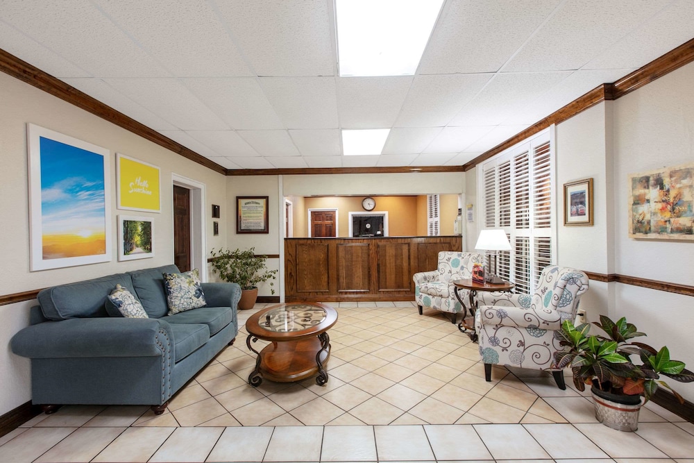 Days Inn by Wyndham Natchez 21/32