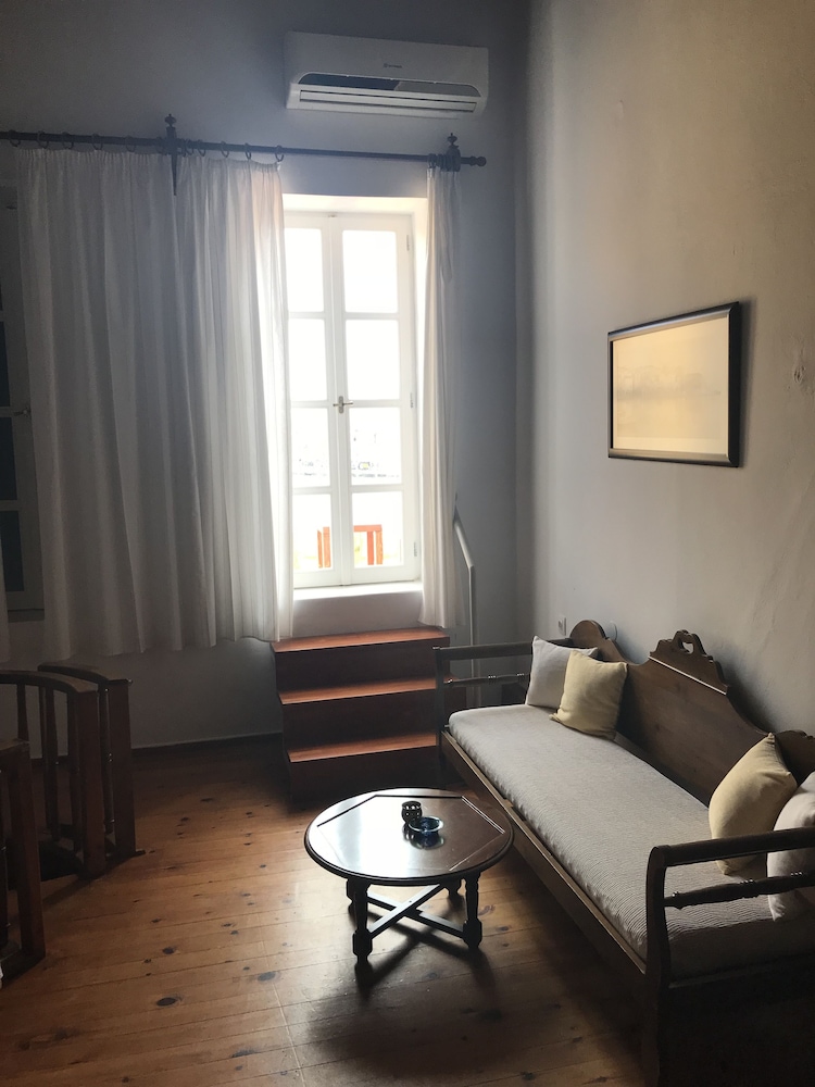 Amphora Hotel 28/50