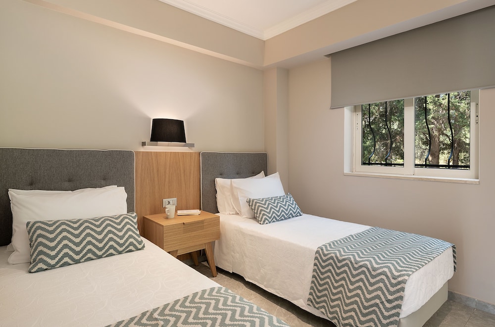 Pilot Beach Resort 19/78