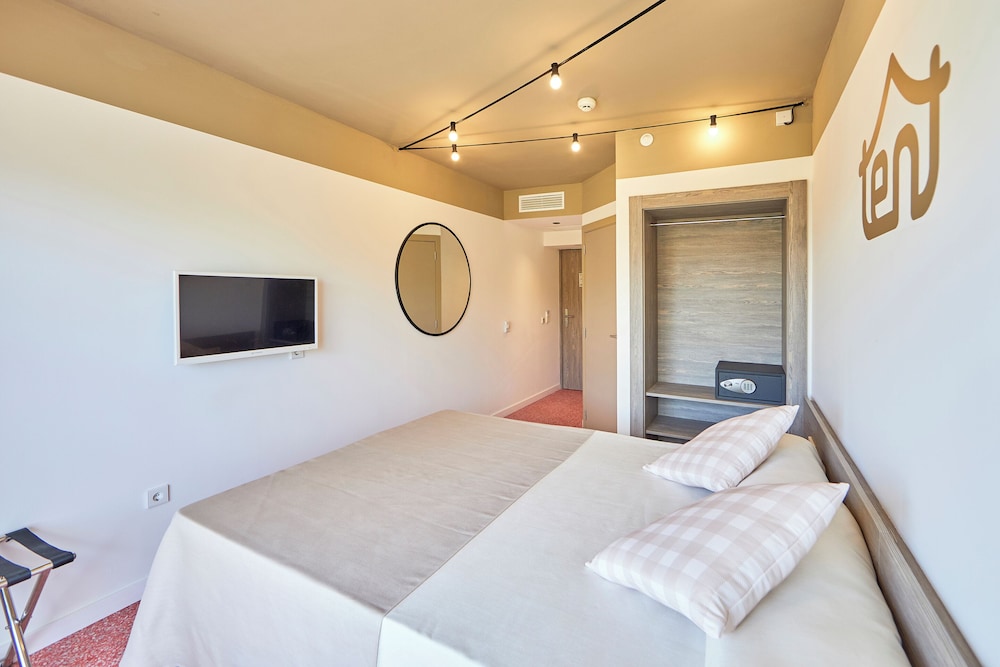 ROOM, DOUBLE BED, BALCONY