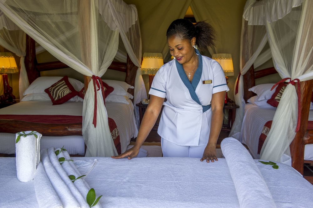 Mbuzi Mawe Serena Camp 11/60