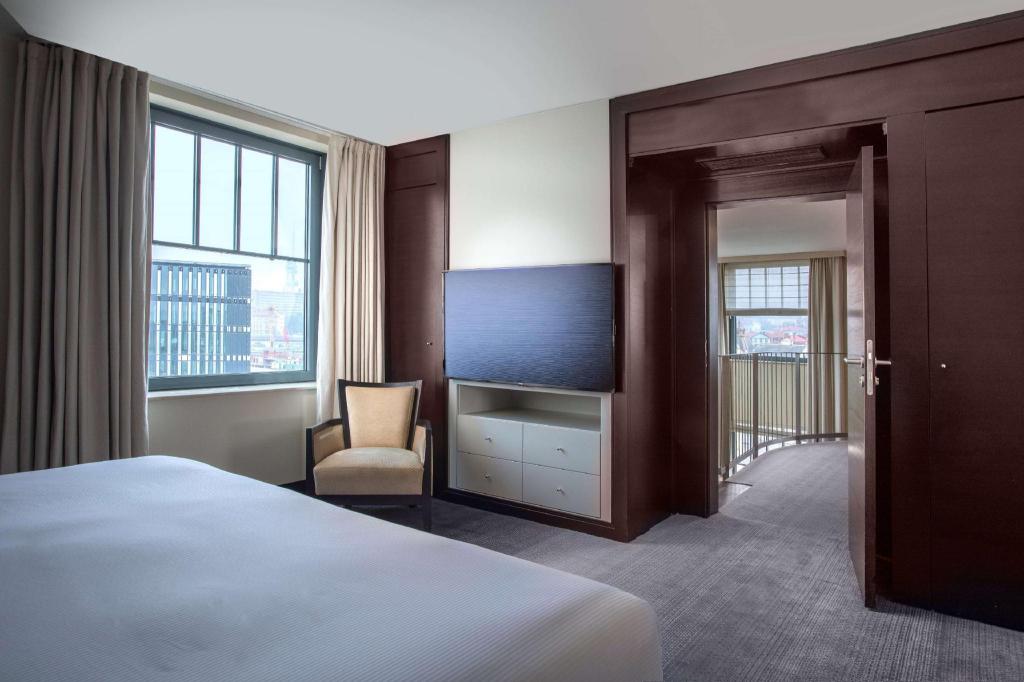 2 Bedrooms, Penthouse Suite, 2 King Beds