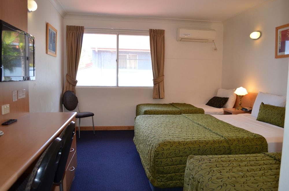 AIRPORT MOTEL 20/63