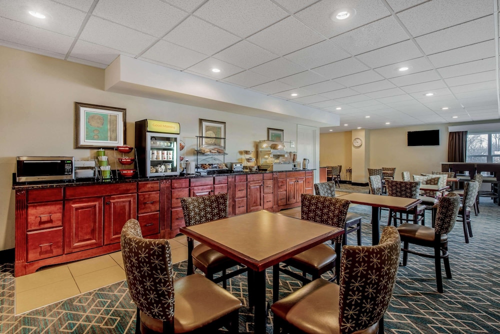 La Quinta Inn & Suites by Wyndham Lexington Park - Patuxent 42/52