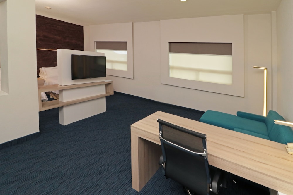 Holiday Inn Express San Luis Potosi 45/80