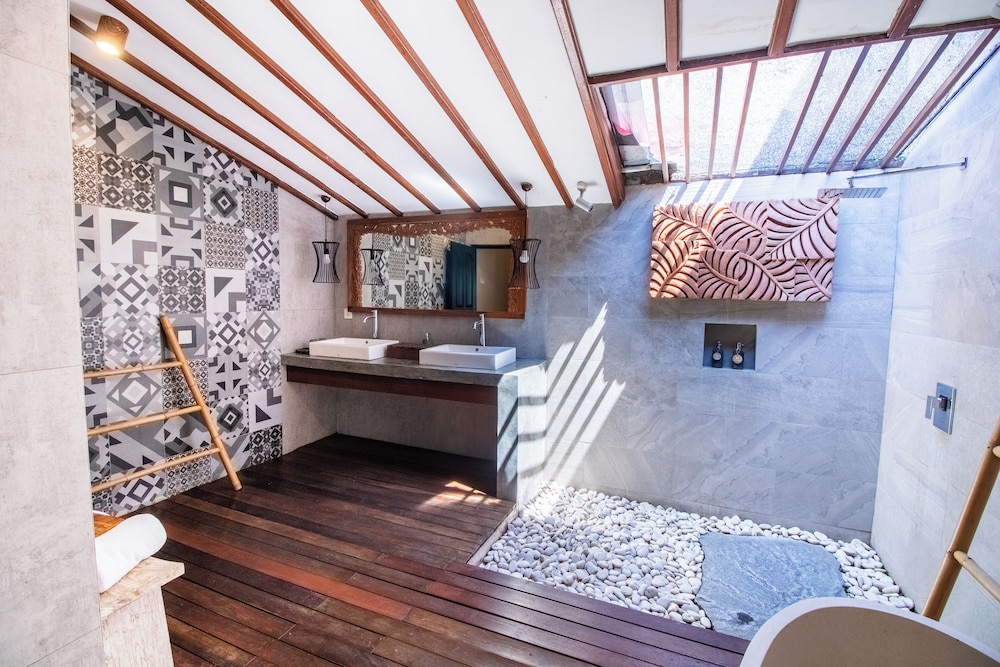 Natya Hotel Tanah Lot 40/78