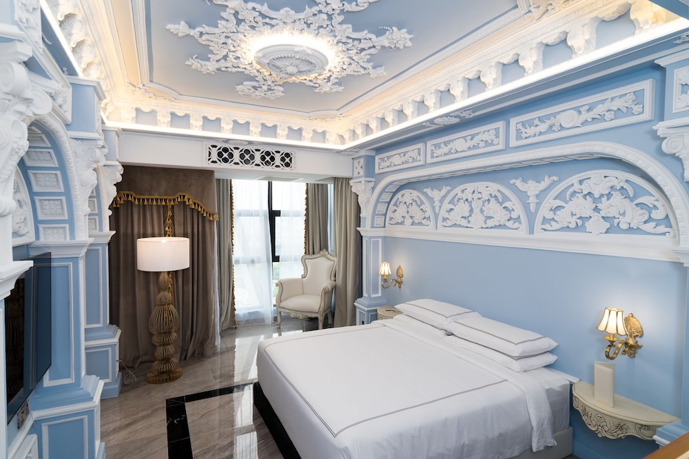 ARTISAN AQUAMARINE, KING BED